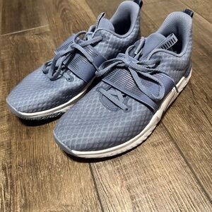 Nike Men's Gray Athletic Shoes